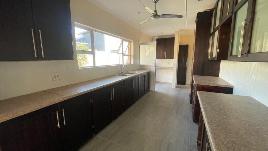 5 Bedroom Property for Sale in Beacon Bay Eastern Cape